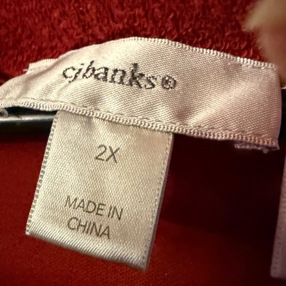 Plus-Sized Crochet Top over Shell - Picture 3 of 5